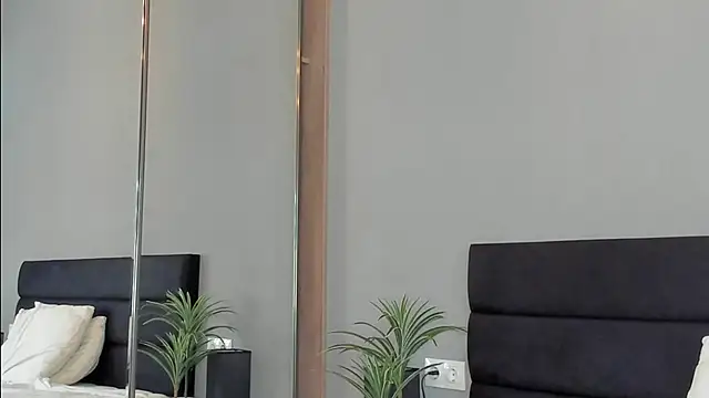 Forever Smiler online show from October 14, 2025, 9:10 am