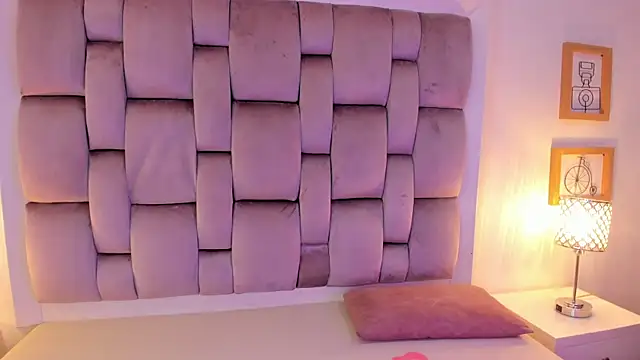 Dannika07 online show from November 6, 2025, 3:32 am