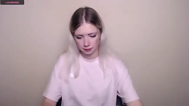 AliceHotty  online show from September 13, 2025, 6:13 am