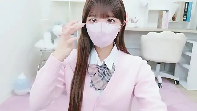 Reina Fcup online show from November 14, 2025, 12:42 pm