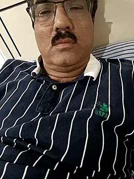 moonflower25 online show from November 6, 2025, 2:43 pm