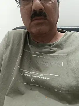 moonflower25 online show from March 11, 2026, 1:38 pm