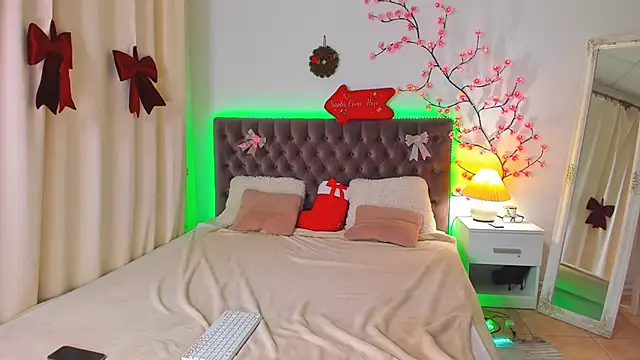 NikkiBustt online show from December 22, 2025, 8:53 pm