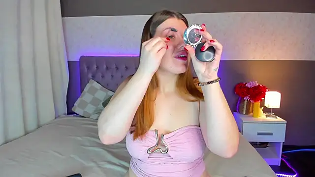 NikkiBustt online show from December 5, 2025, 6:23 am