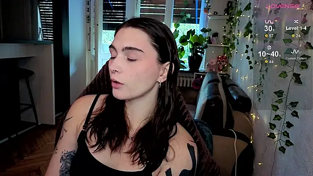 Snapshot of dorfmatratze__ chatting on October 9, 2025, 8:15 am dorfmatratze online show from October 9, 2025, 8:15 am