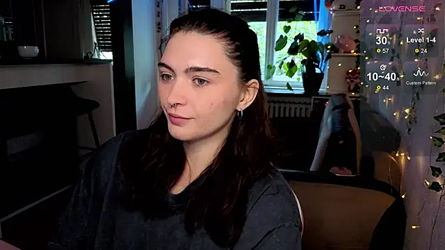 Snapshot of dorfmatratze__ chatting on October 6, 2025, 8:15 am dorfmatratze online show from October 6, 2025, 8:15 am