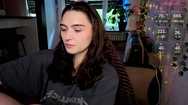 Snapshot of dorfmatratze__ chatting on October 3, 2025, 9:33 am dorfmatratze online show from October 3, 2025, 9:33 am