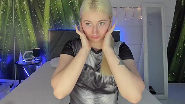 HollyTailors online show from March 7, 2026, 6:31 am