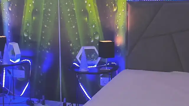 HollyTailors online show from October 9, 2025, 5:30 am