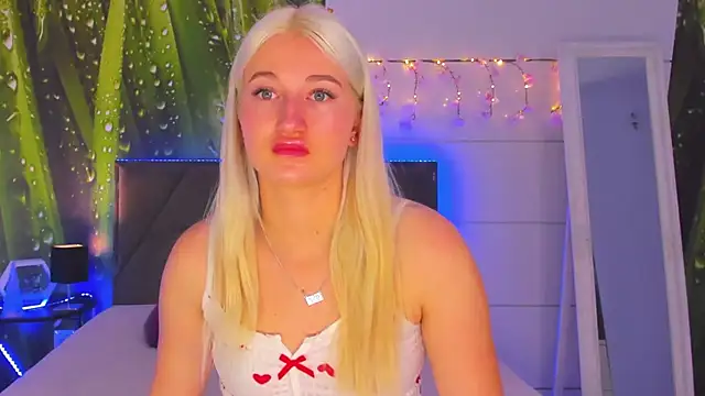 HollyTailors online show from October 11, 2025, 5:30 am