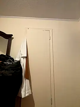 Snapshot of ThickDic28 chatting on October 18, 2025, 1:40 am ThickDic28 online show from October 18, 2025, 1:40 am