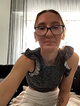 Emilia Mausi online show from October 12, 2025, 9:10 am