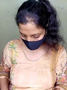 Rose-luckey online show from November 13, 2025, 7:40 pm