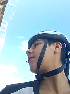 CAROLINE  07 online show from April 4, 2026, 1:50 pm