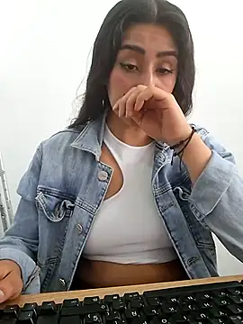 Snapshot of CAROLINE__07 chatting on November 20, 2025, 12:39 pm CAROLINE 07 online show from November 20, 2025, 12:39 pm