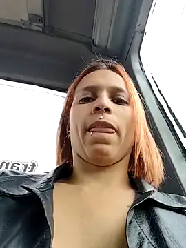 Snapshot of Zoe73_ chatting on October 29, 2025, 6:51 pm Zoe73 online show from October 29, 2025, 6:51 pm