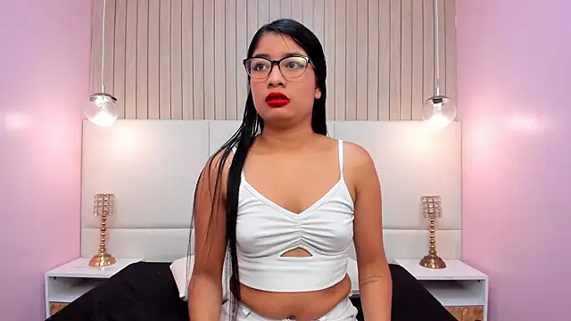 Snapshot of MelanyWayne_ chatting on May 4, 2026, 5:49 pm MelanyWayne online show from May 4, 2026, 5:49 pm
