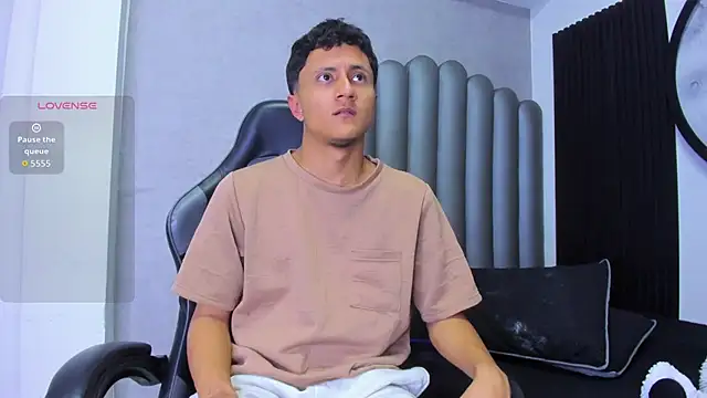  Leohot  online show from January 17, 2026, 2:26 am