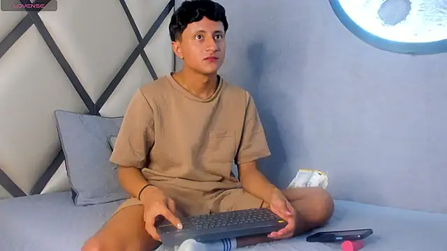  Leohot  online show from October 8, 2025, 3:41 am