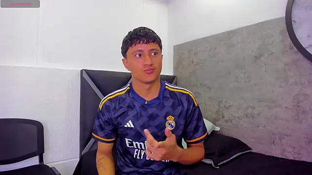  Leohot  online show from April 8, 2026, 3:41 am