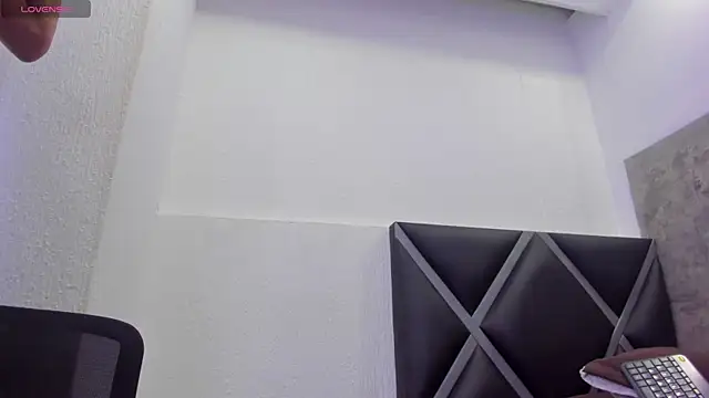  Leohot  online show from April 10, 2026, 3:46 am