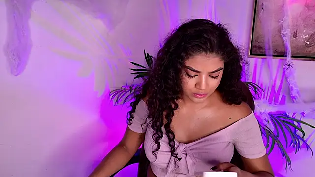 Carly Monroe  online show from October 29, 2025, 10:20 pm