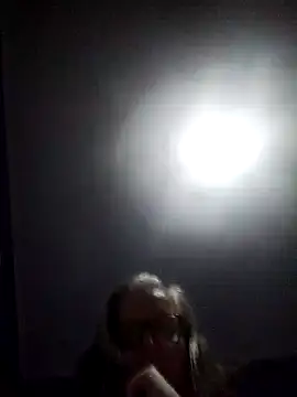 Feelineducentre online show from November 6, 2025, 8:57 pm