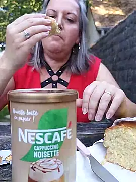 Feelineducentre online show from September 19, 2025, 3:49 pm