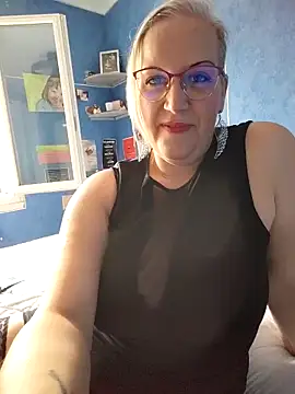 Feelineducentre online show from September 13, 2025, 2:06 pm