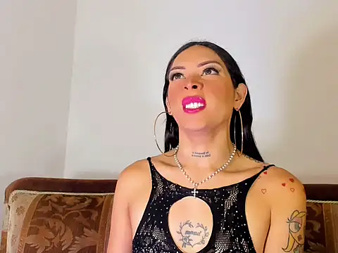 Snapshot of Megan_Gil_ chatting on October 7, 2025, 12:17 pm Megan Gil online show from October 7, 2025, 12:17 pm