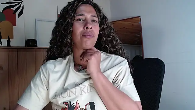 IVONNE COLLINS33 online show from October 23, 2025, 3:49 am