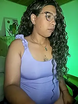 IVONNE COLLINS33 online show from February 15, 2026, 11:25 pm