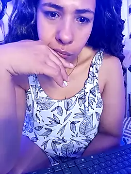 IVONNE COLLINS33 online show from November 13, 2025, 9:24 am