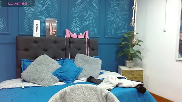 zohet kriss online show from April 17, 2026, 1:47 pm