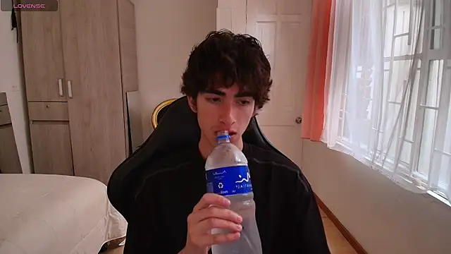 Nude Boy18 online show from September 19, 2025, 9:52 pm