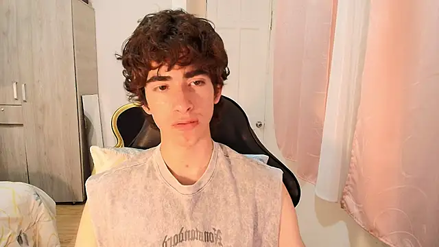 Nude Boy18 online show from September 24, 2025, 12:18 am