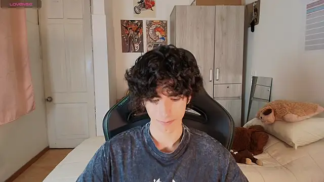 Nude Boy18 online show from April 2, 2026, 2:52 am