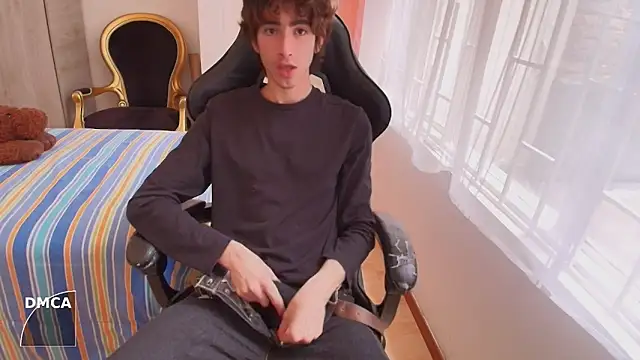 Nude Boy18 online show from October 4, 2025, 8:32 pm