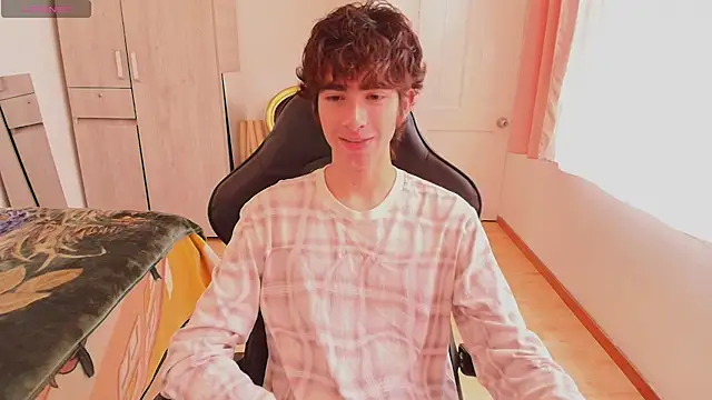 Nude Boy18 online show from September 11, 2025, 3:23 pm