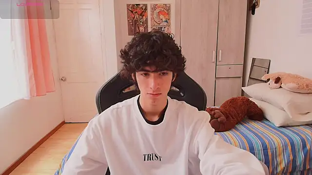 Nude Boy18 online show from April 9, 2026, 6:03 pm