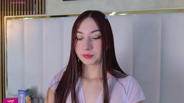 SofiJones  online show from October 15, 2025, 11:35 pm