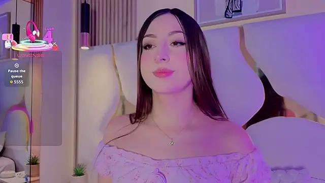 Snapshot of SofiJones_ chatting on May 14, 2026, 11:02 pm SofiJones online show from May 14, 2026, 11:02 pm
