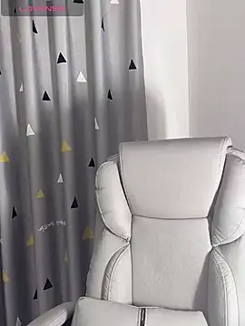 annacc999 online show from September 20, 2025, 3:28 pm