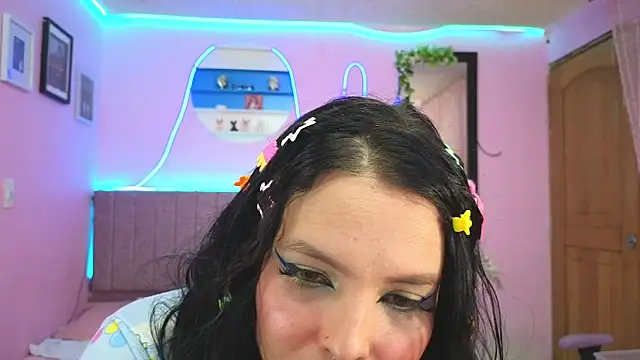 MiSofialeal online show from October 17, 2025, 3:47 pm