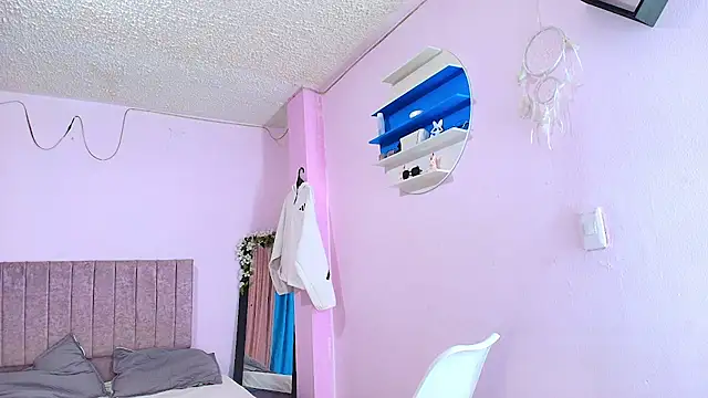 MiSofialeal online show from February 12, 2026, 6:51 pm