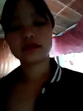 XoiXoi232 online show from October 10, 2025, 3:40 am