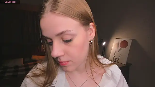 OdellaFrake online show from October 16, 2025, 7:44 pm