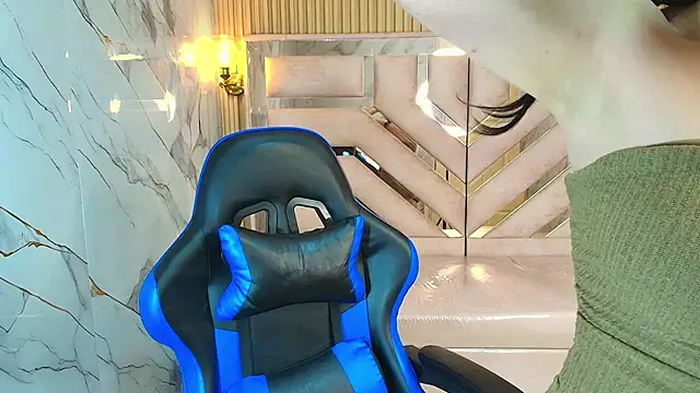 zoe r  online show from October 9, 2025, 3:07 am