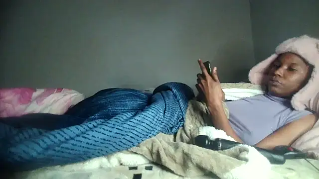 Snapshot of blueyXxX chatting on July 21, 2026, 3:41 am blueyXxX online show from July 21, 2026, 3:41 am