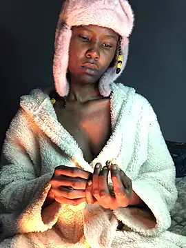 Snapshot of blueyXxX chatting on July 3, 2026, 4:41 am blueyXxX online show from July 3, 2026, 4:41 am